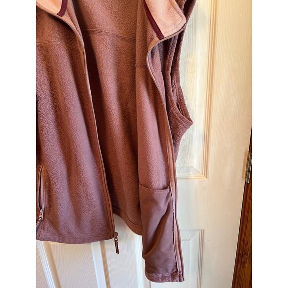 Cabelas Plum Color Vest - Picture 3 of 6